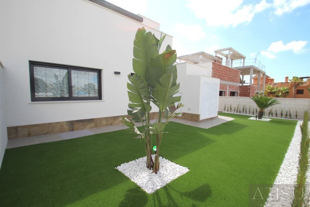 Venta de villa en San miguel de salinas