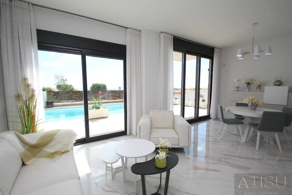 Venta de villa en San miguel de salinas
