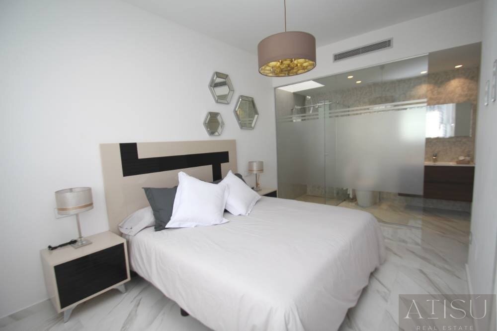 Venta de villa en San miguel de salinas