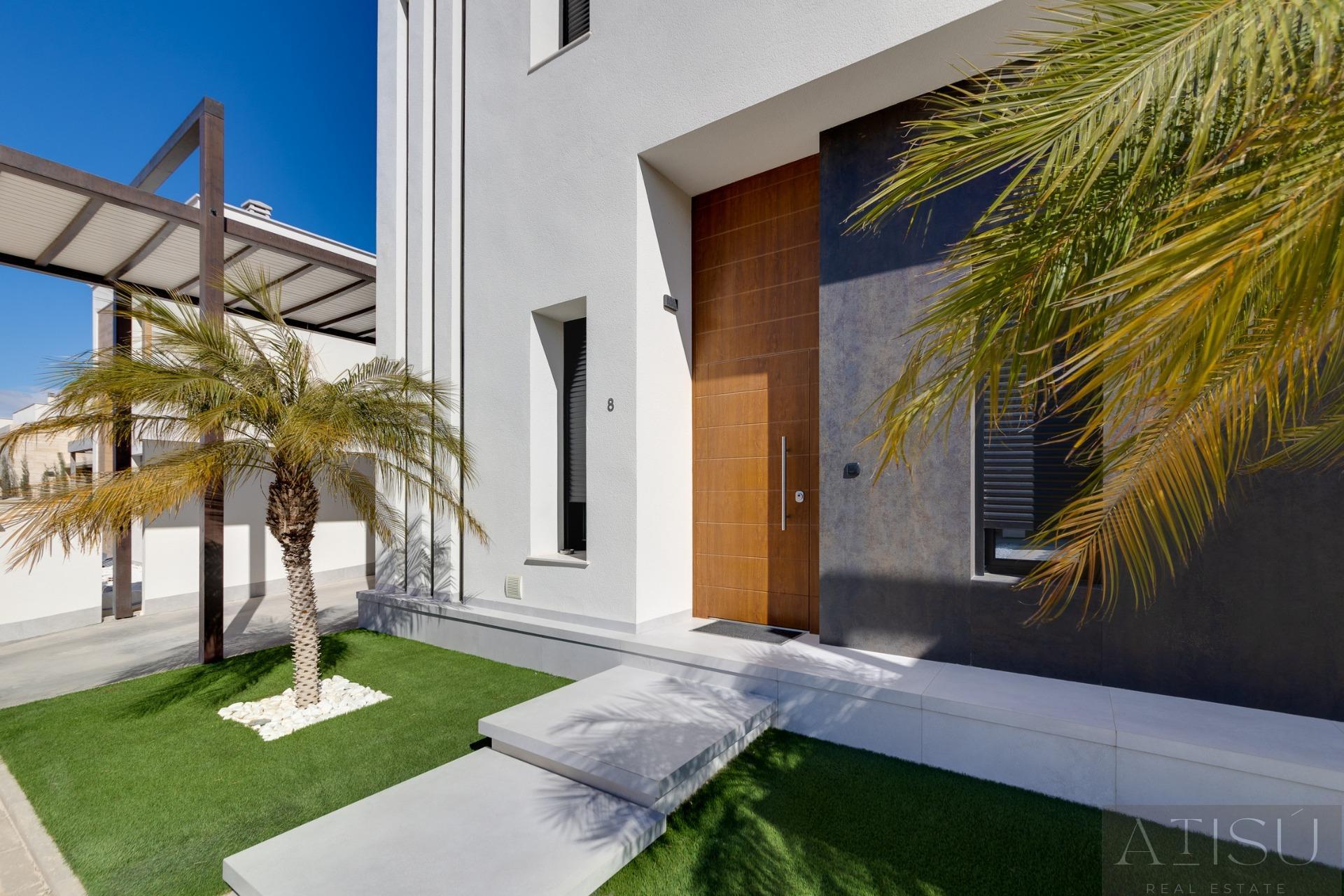 For sale of villa in Pilar de la horadada
