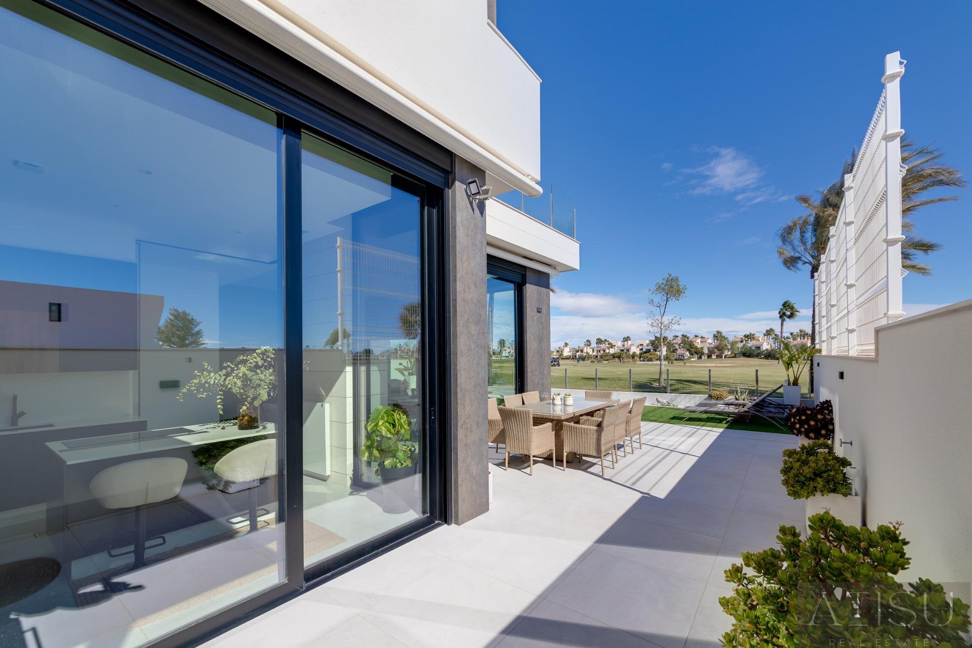 For sale of villa in Pilar de la horadada