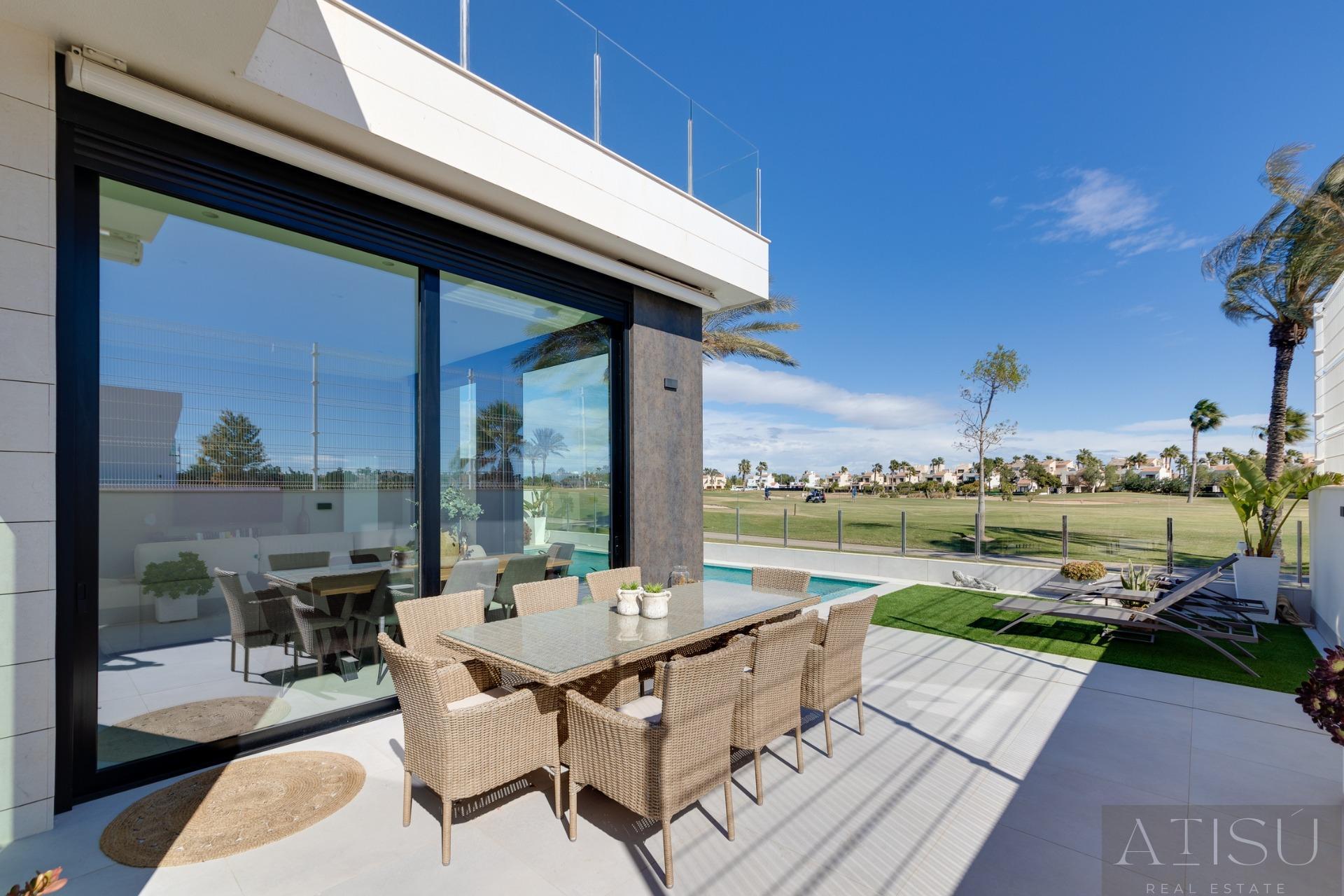 For sale of villa in Pilar de la horadada