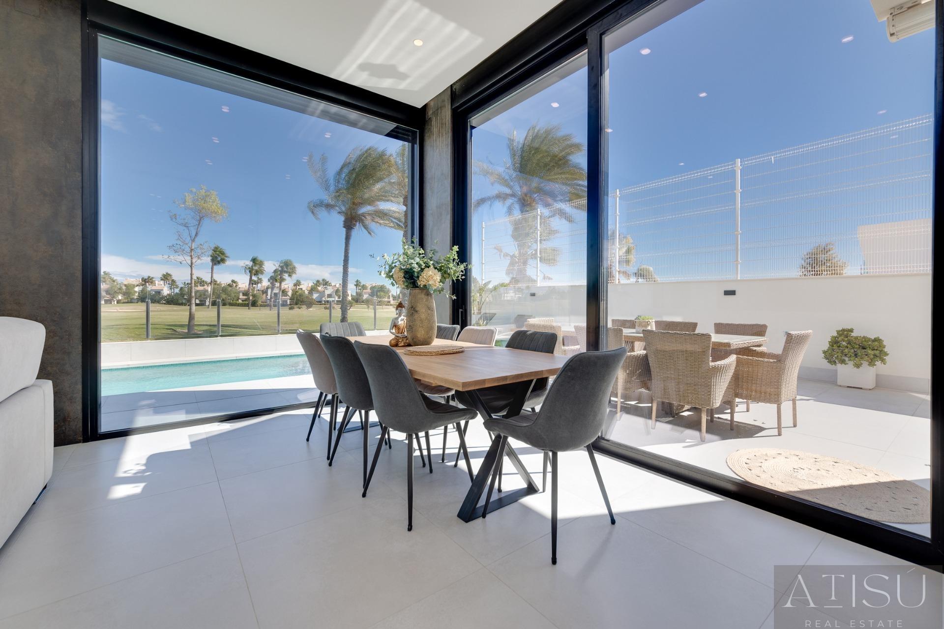 For sale of villa in Pilar de la horadada
