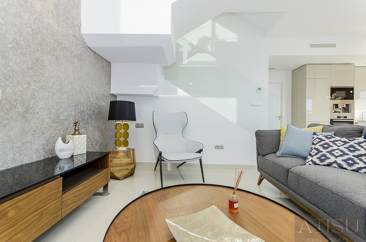 Venta de villa en Los montesinos