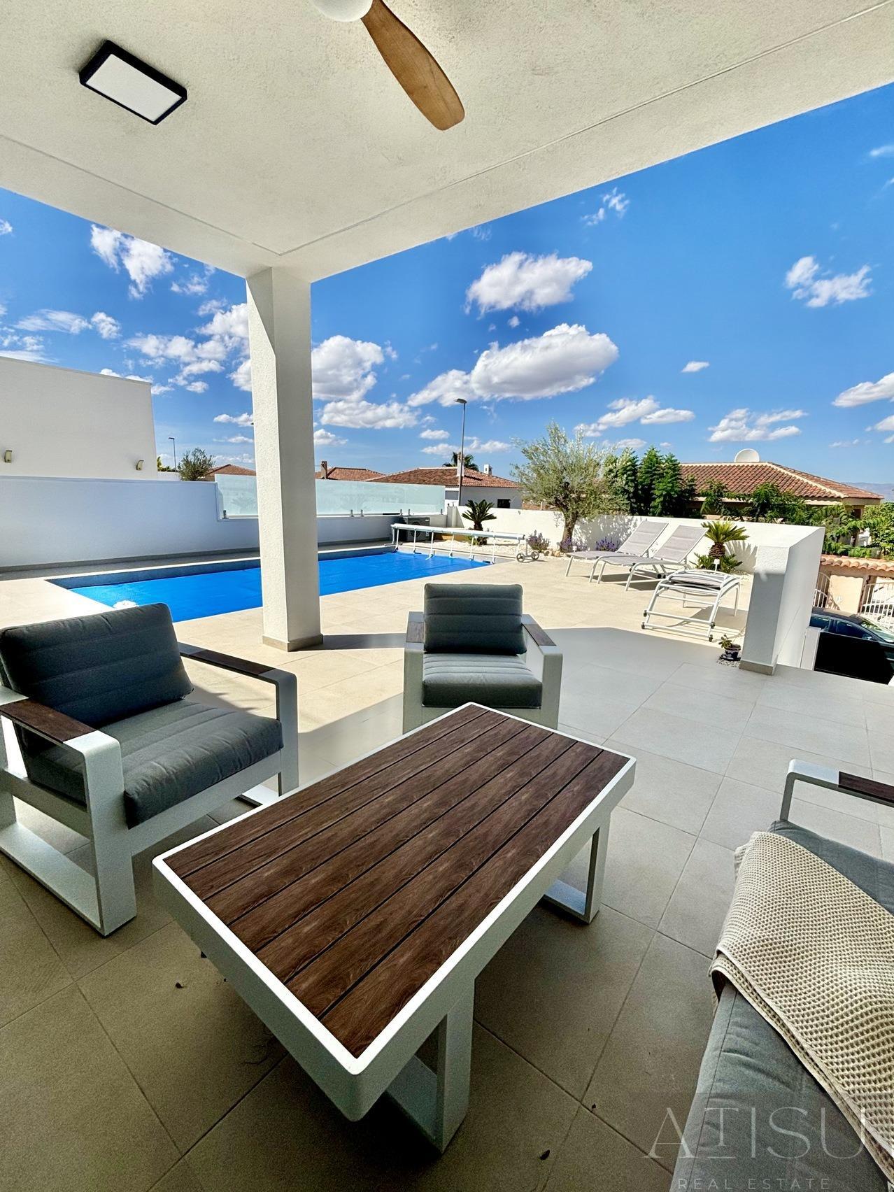 Venta de villa en Benijofar