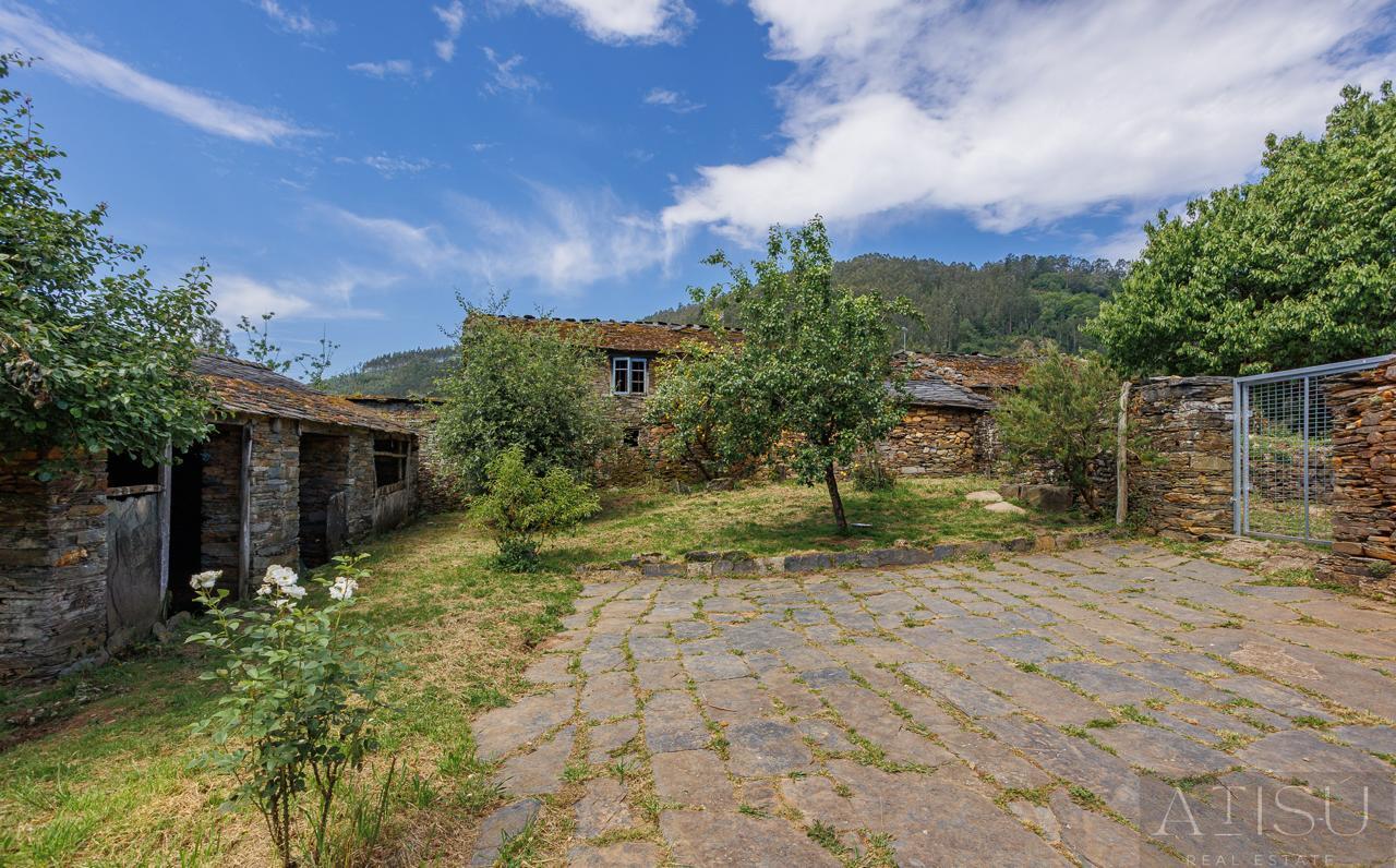 Venta de finca rústica en A Pontenova