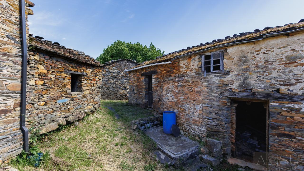 Venta de finca rústica en A Pontenova