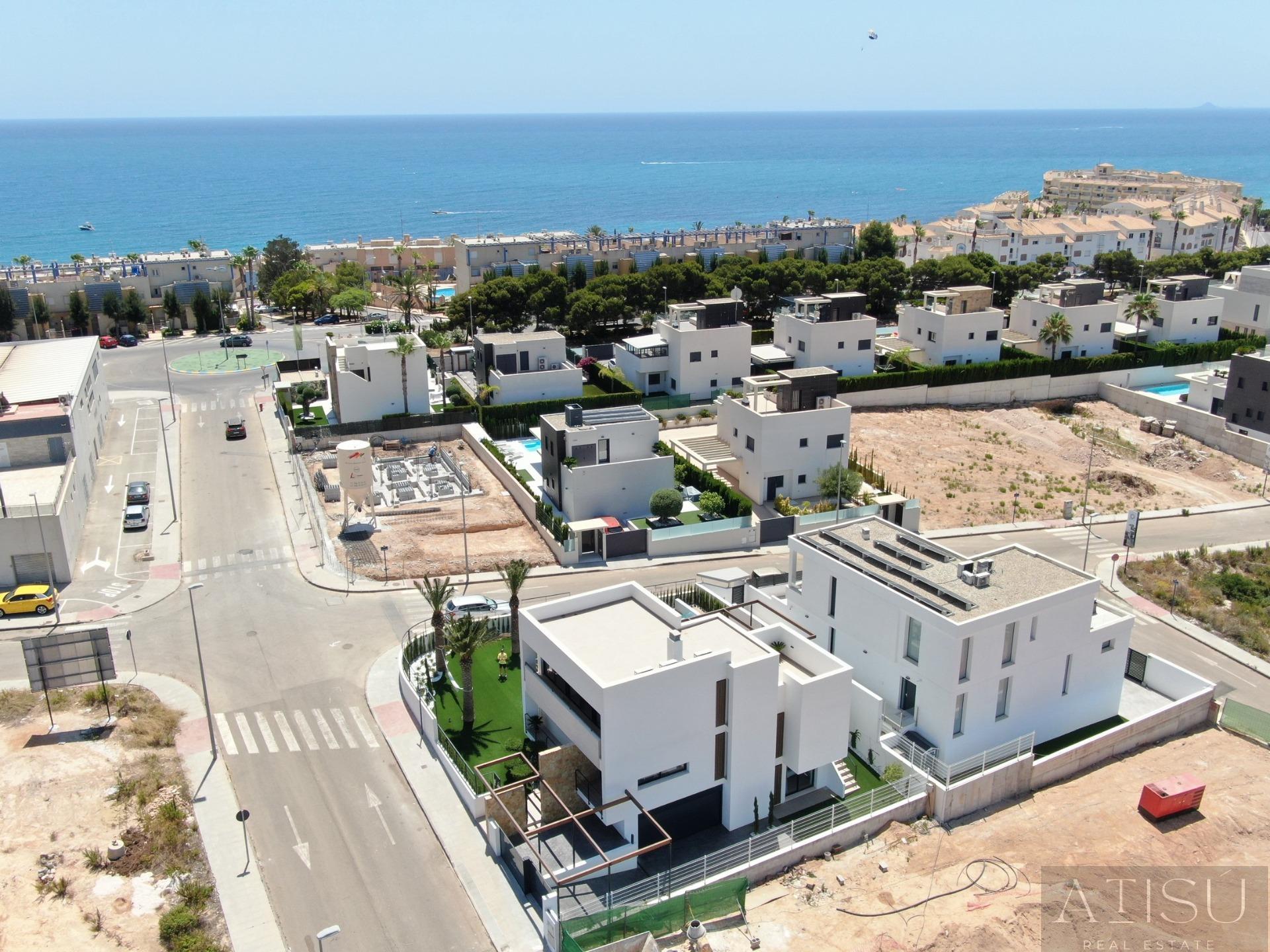 For sale of villa in Orihuela costa