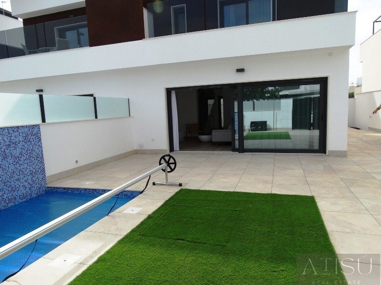 Venta de villa en Pilar de la horadada