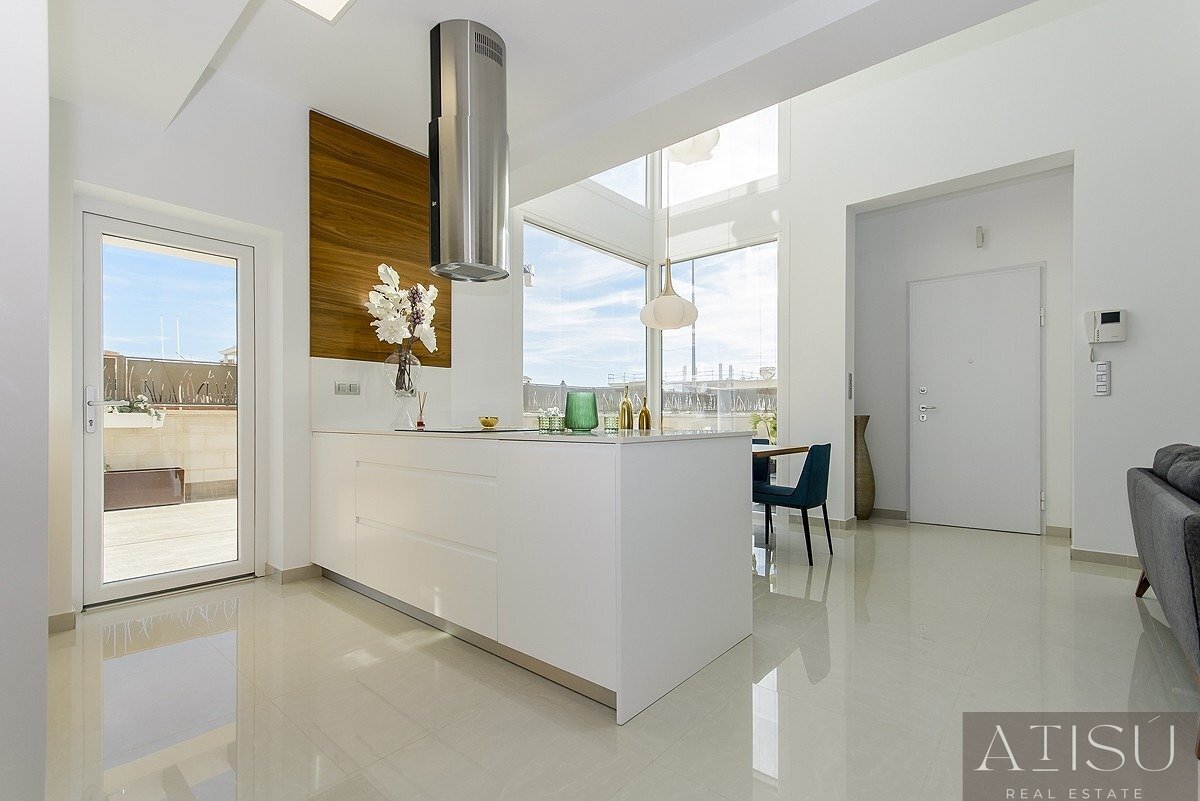 Venta de villa en Los montesinos