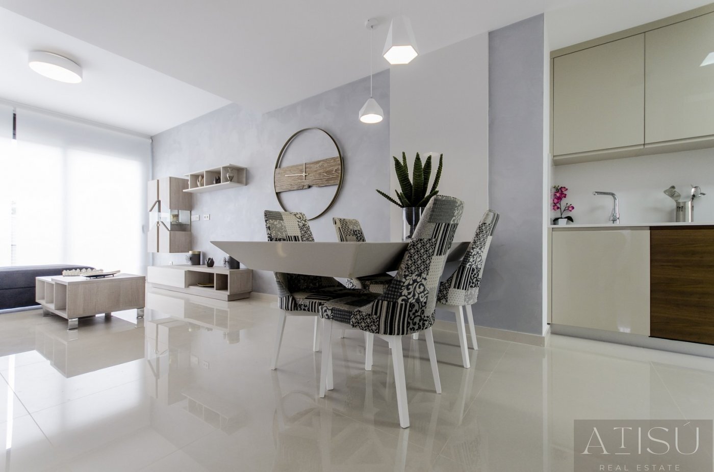 Venta de villa en San miguel de salinas