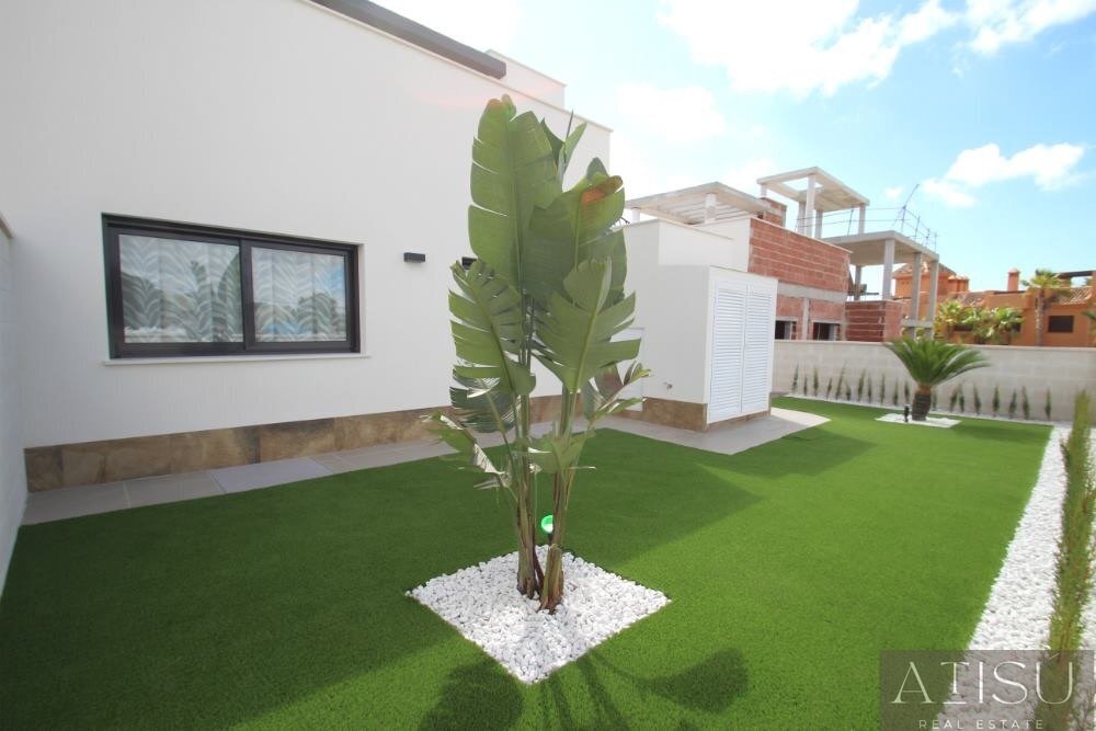 Venta de villa en San miguel de salinas