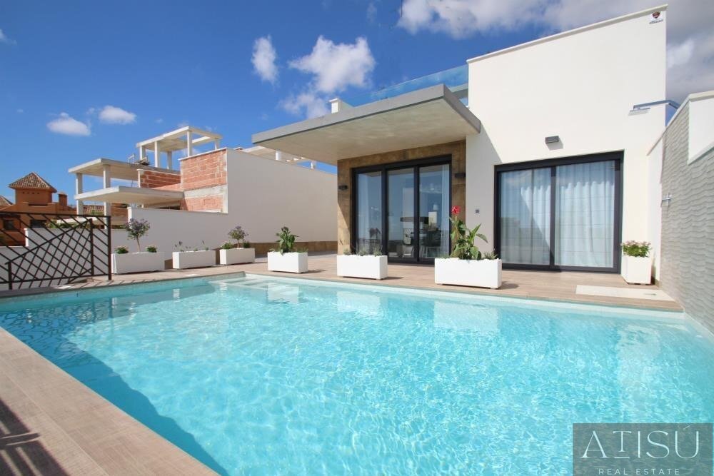 Venta de villa en San miguel de salinas