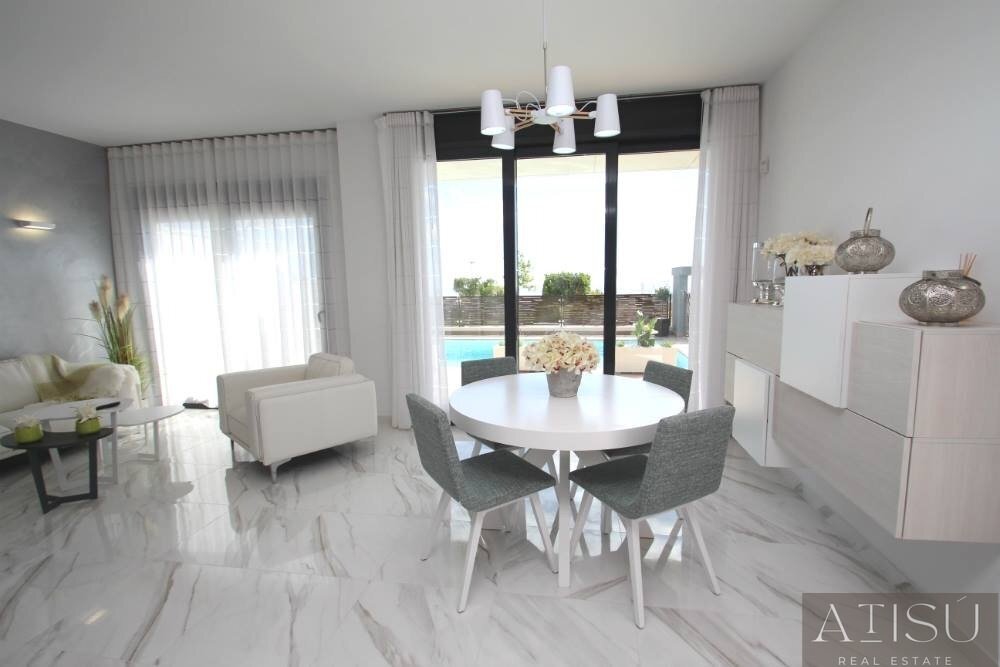 Venta de villa en San miguel de salinas
