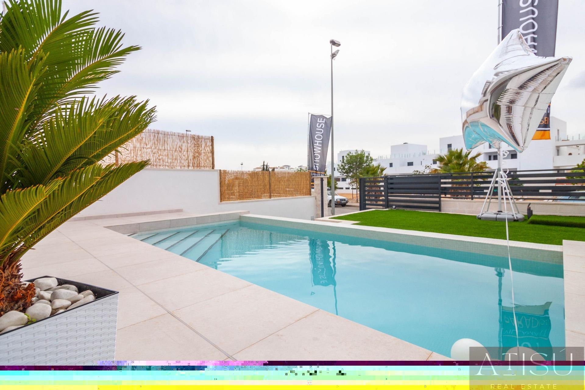 Venta de villa en Orihuela costa