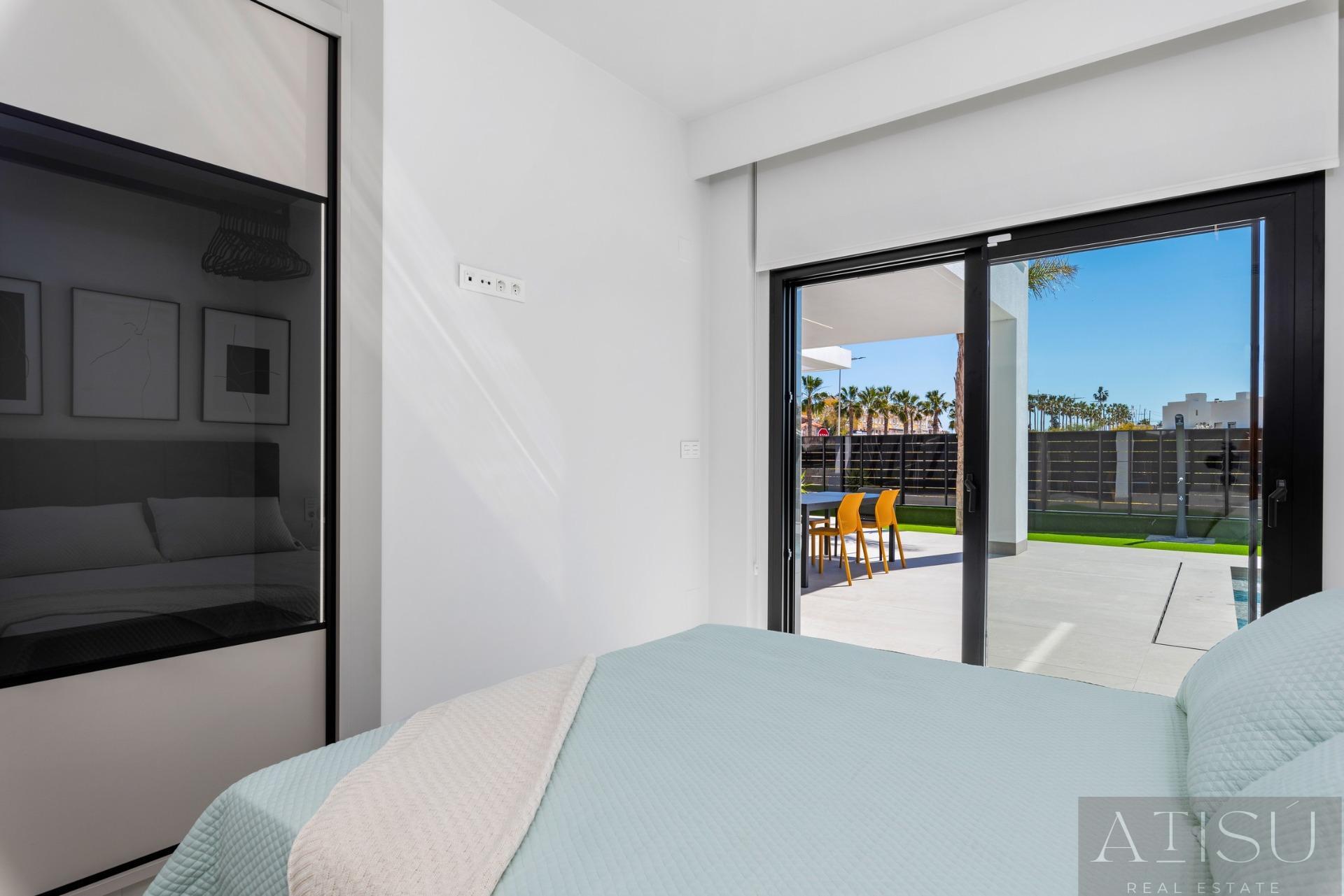 Venta de villa en Algorfa