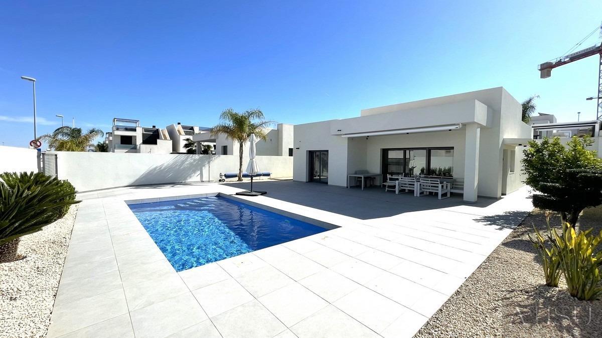 Venta de villa en Rafal
