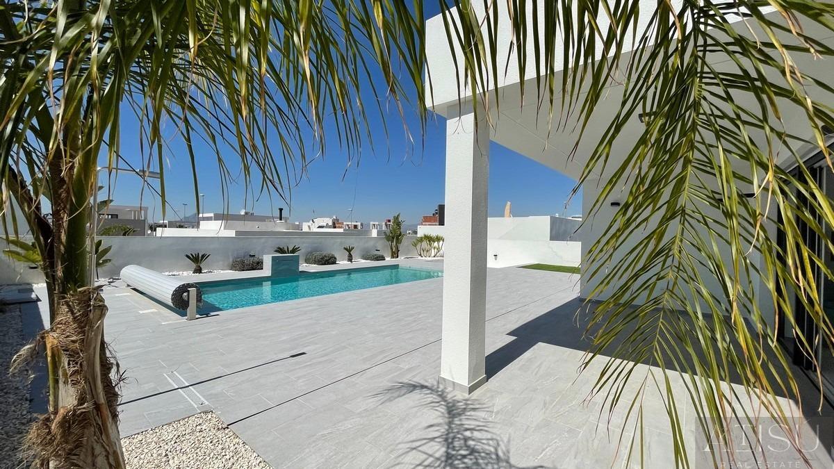 Venta de villa en Rafal