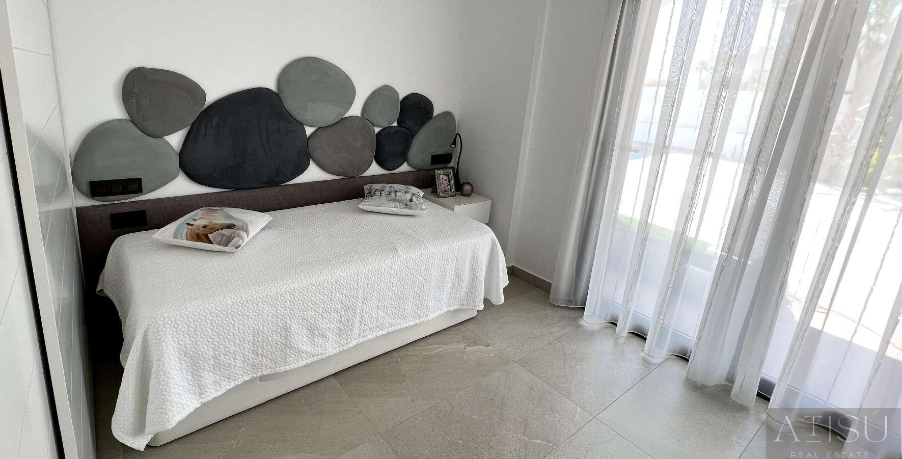 For sale of villa in Rojales