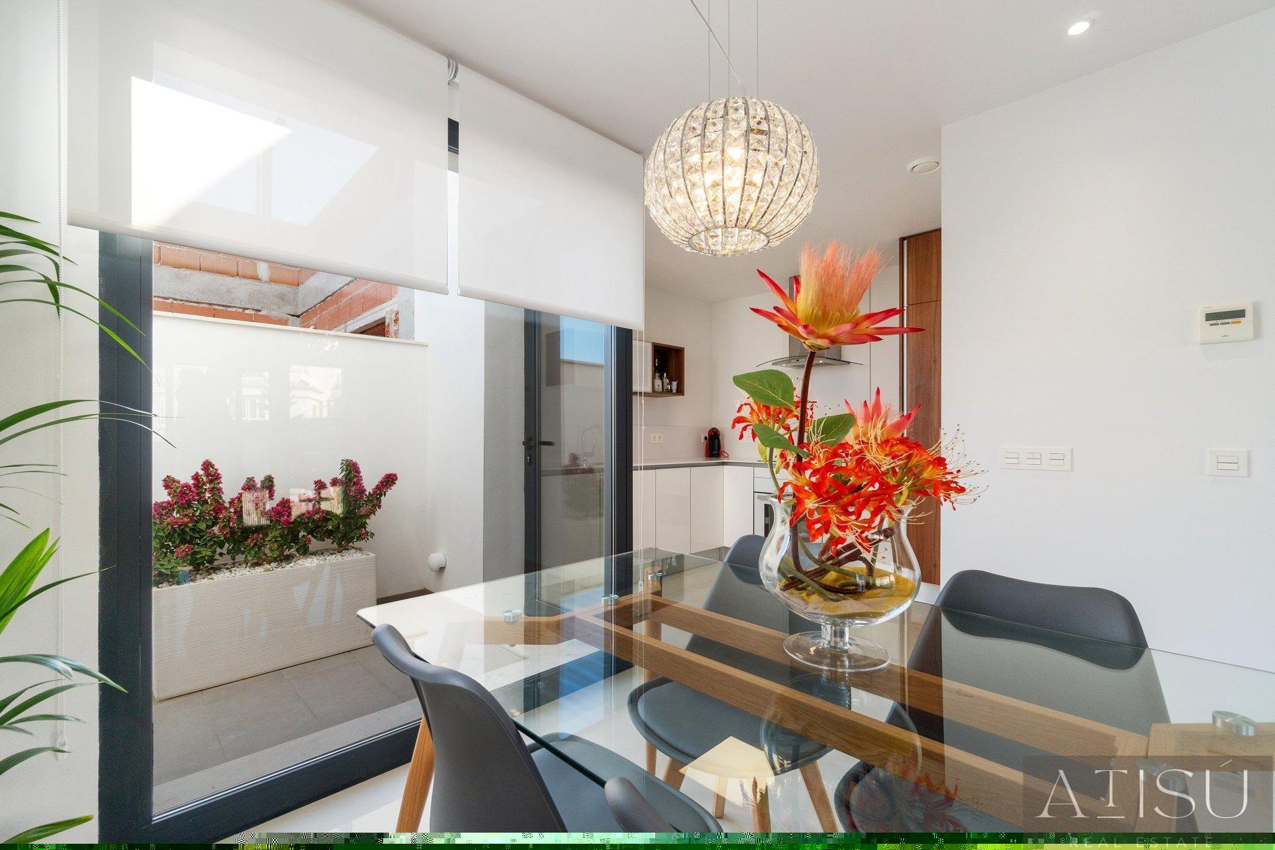 Venta de villa en Los montesinos