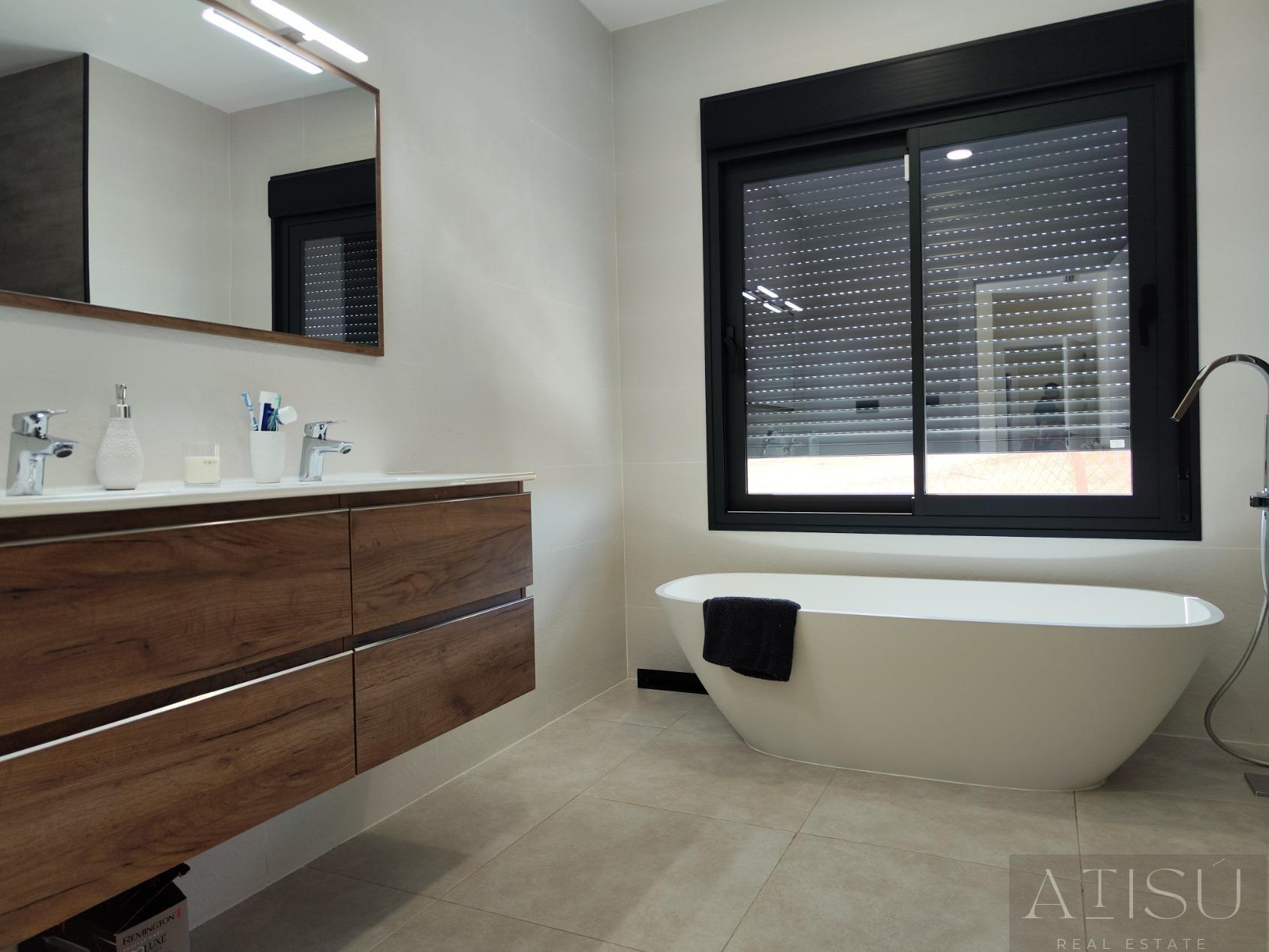 For sale of villa in Pinoso