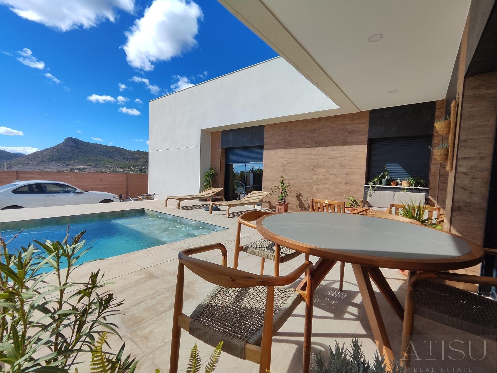 For sale of villa in Pinoso