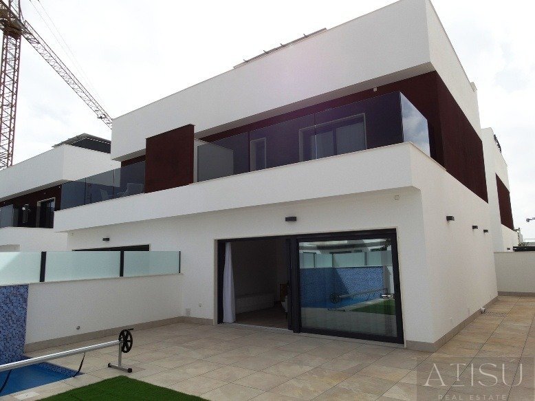 Zu verkaufen von villa in
 Pilar de la horadada