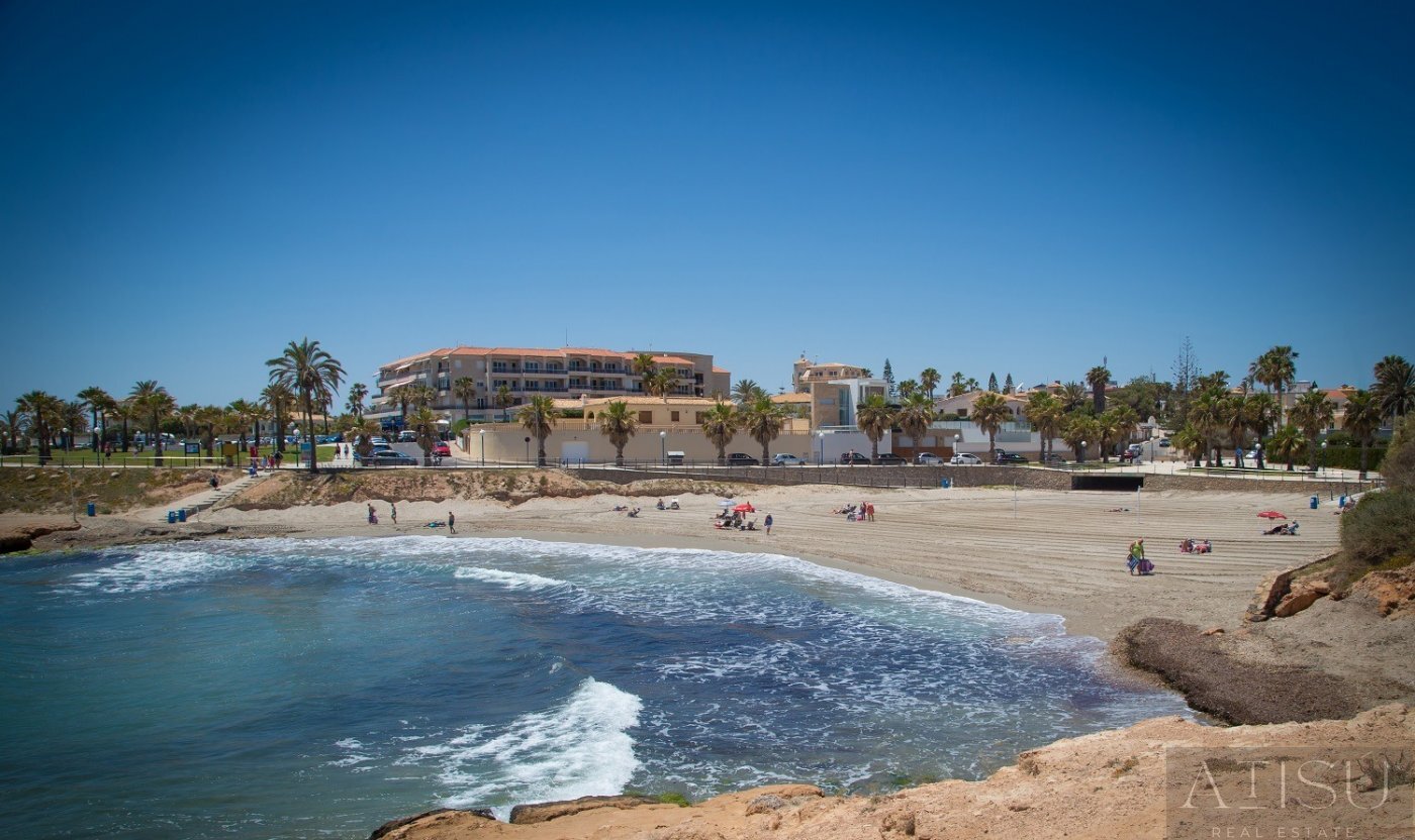 Venta de villa en Orihuela costa