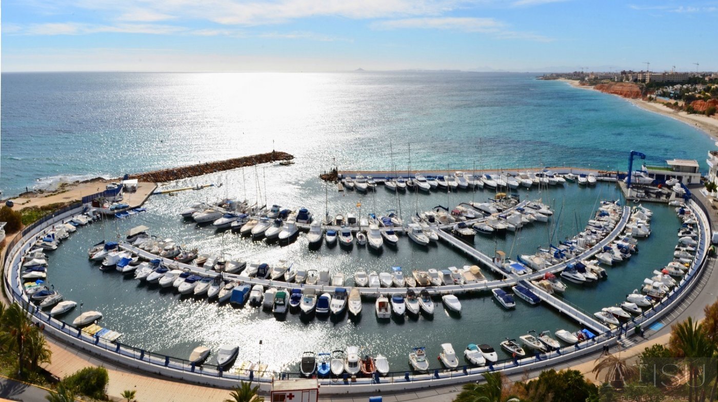 Venta de villa en Orihuela costa