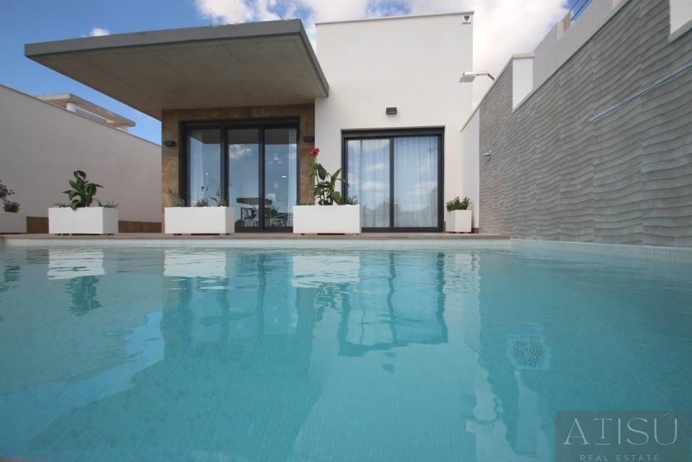 Venta de villa en San miguel de salinas