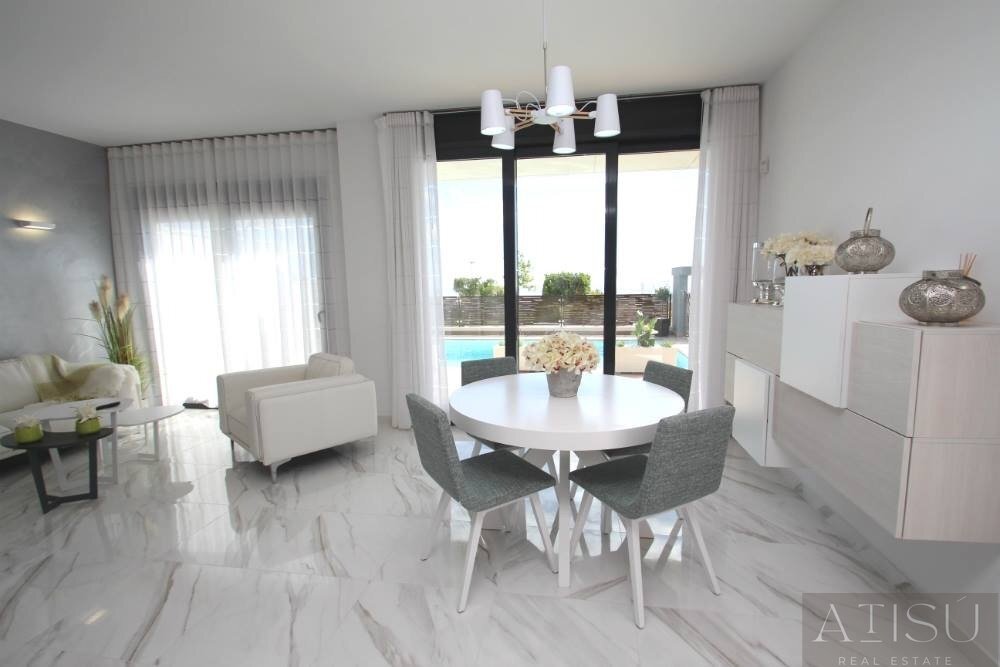 Venta de villa en San miguel de salinas