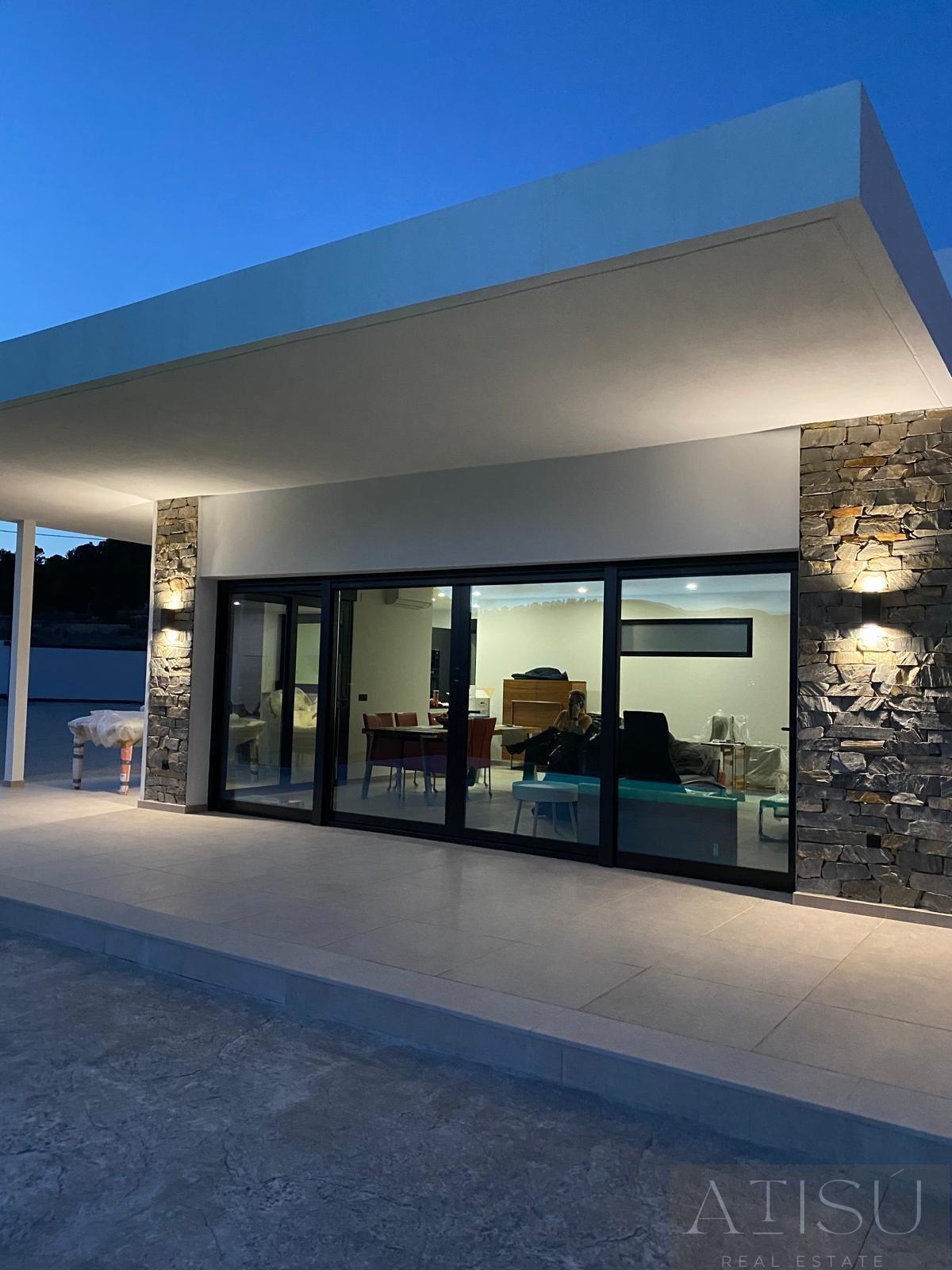 Venta de villa en Pinoso