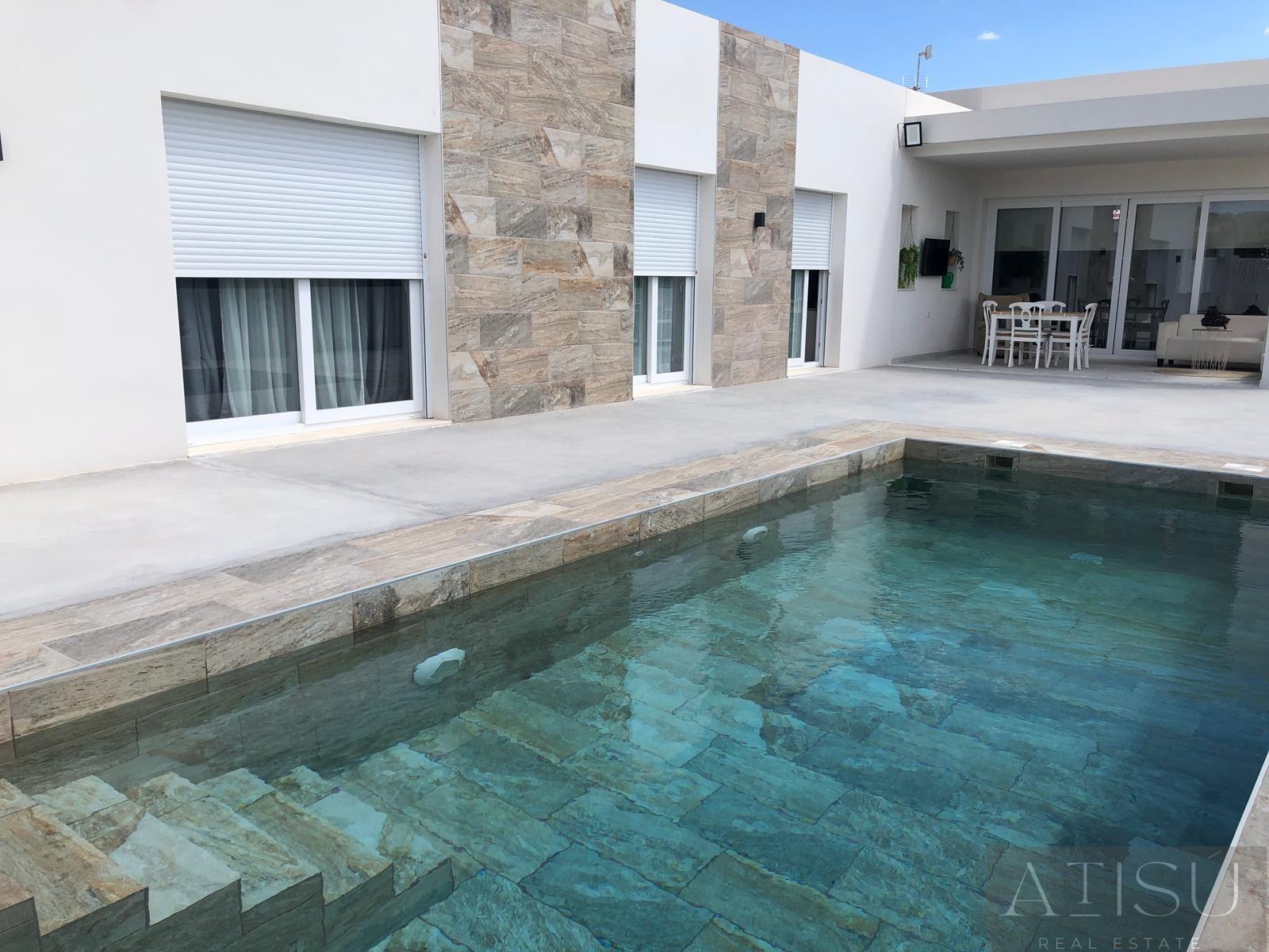 Venta de villa en Pinoso