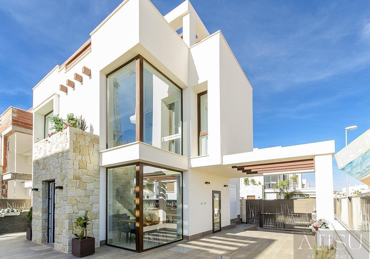 Venta de villa en Los Montesinos