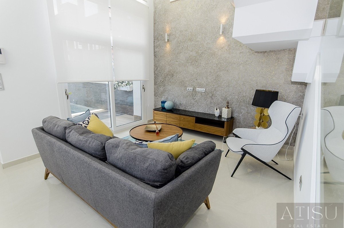 Venta de villa en Los Montesinos