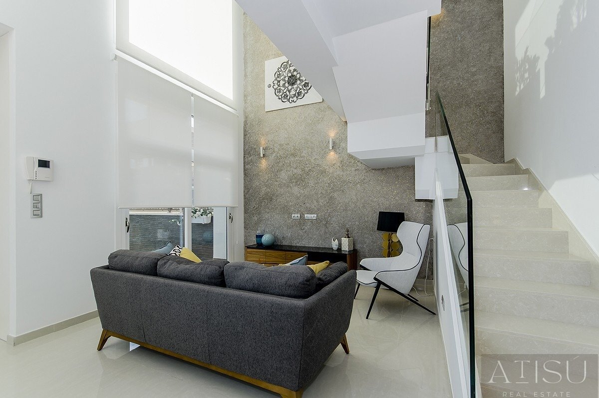 Venta de villa en Los Montesinos