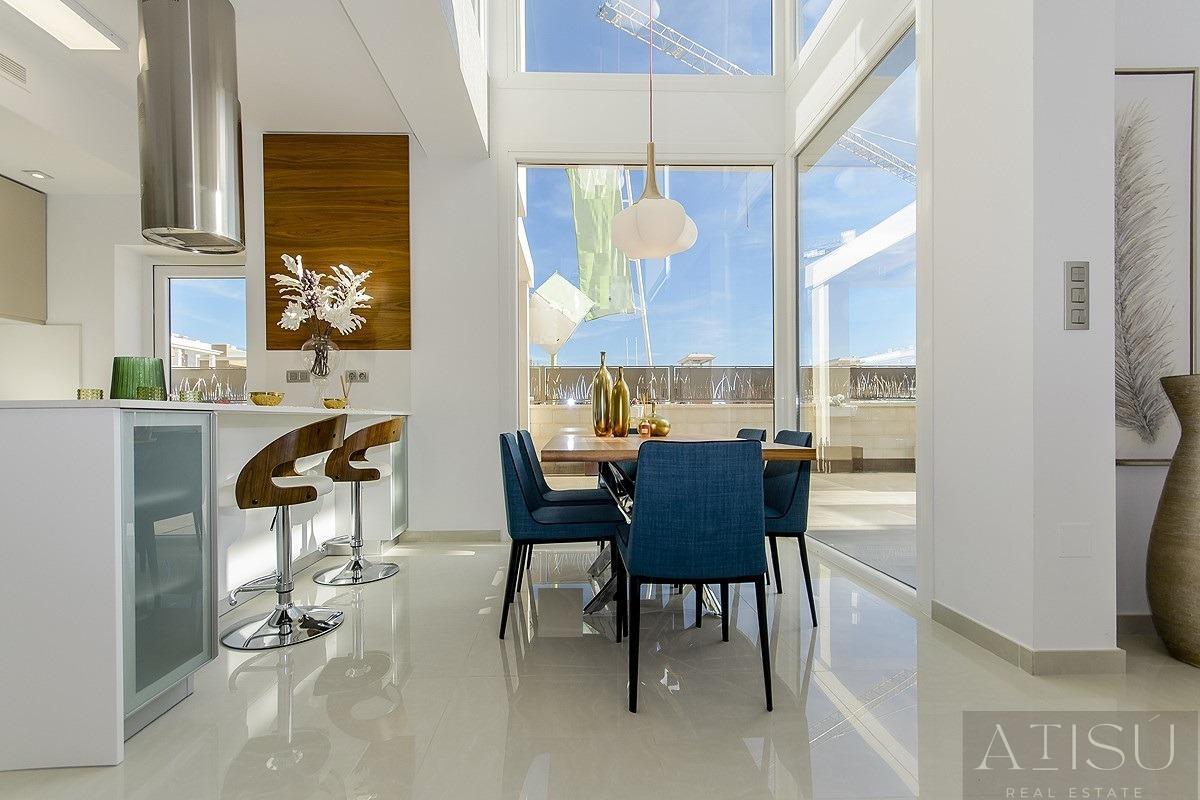 Venta de villa en Los Montesinos