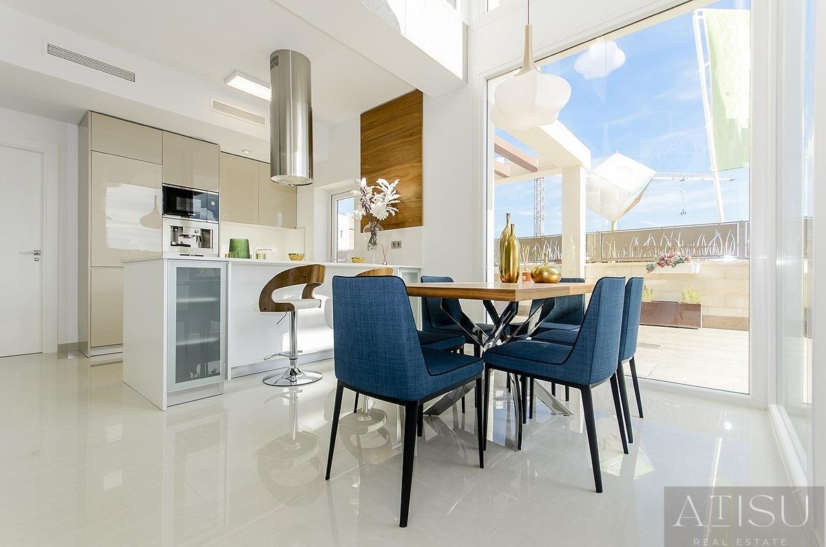 Venta de villa en Los Montesinos