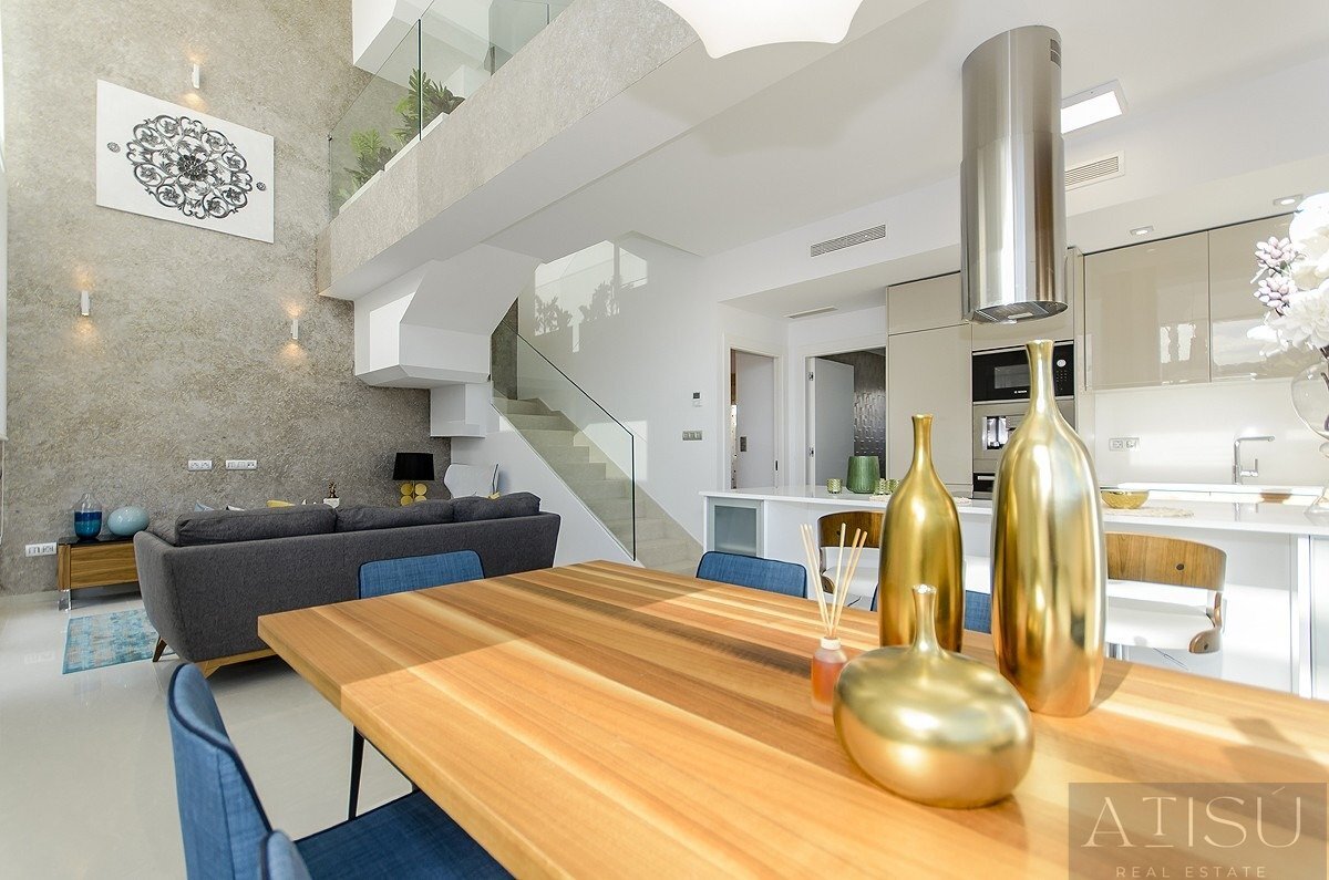 Venta de villa en Los Montesinos