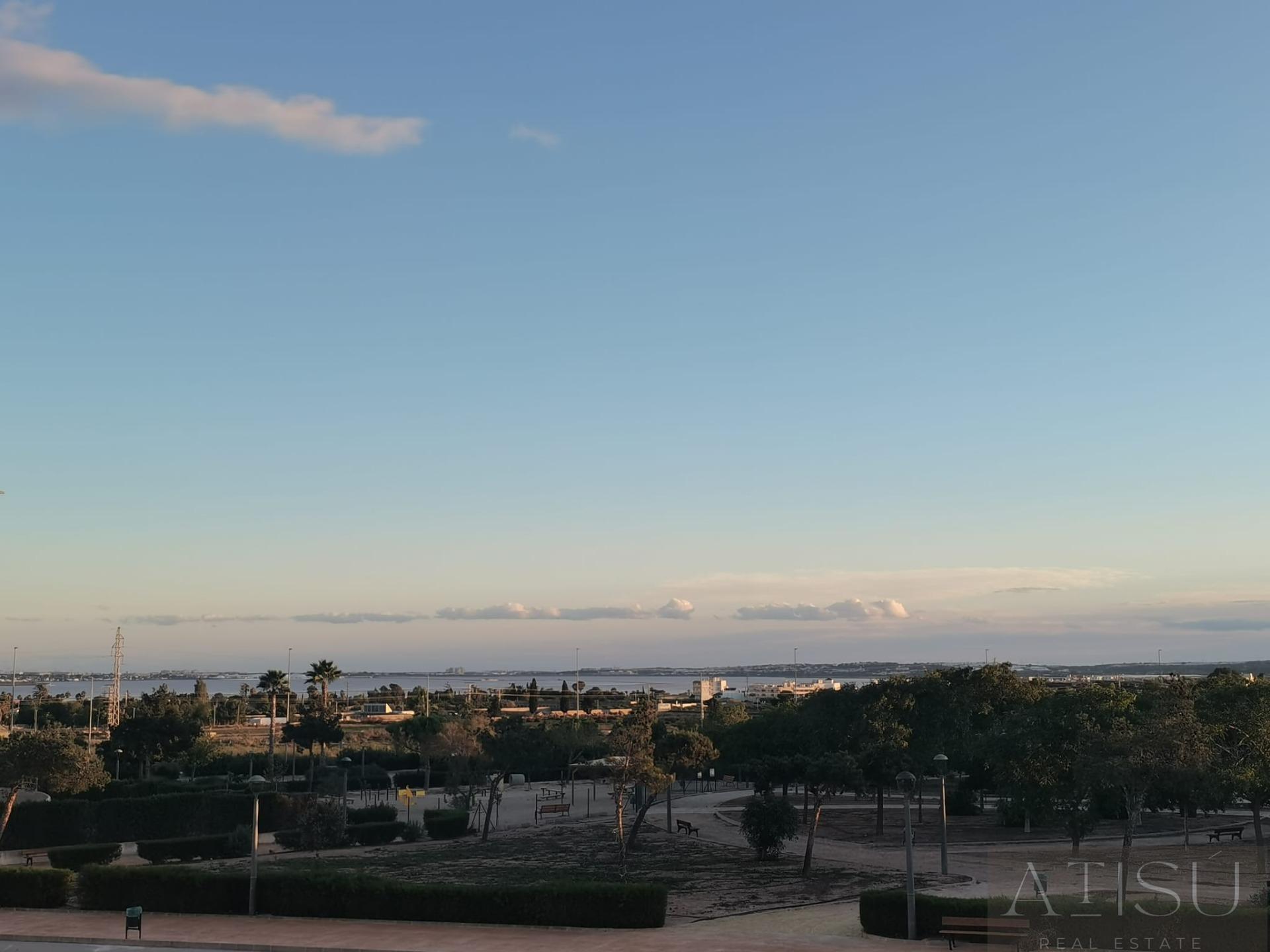 Venta de villa en Los Montesinos