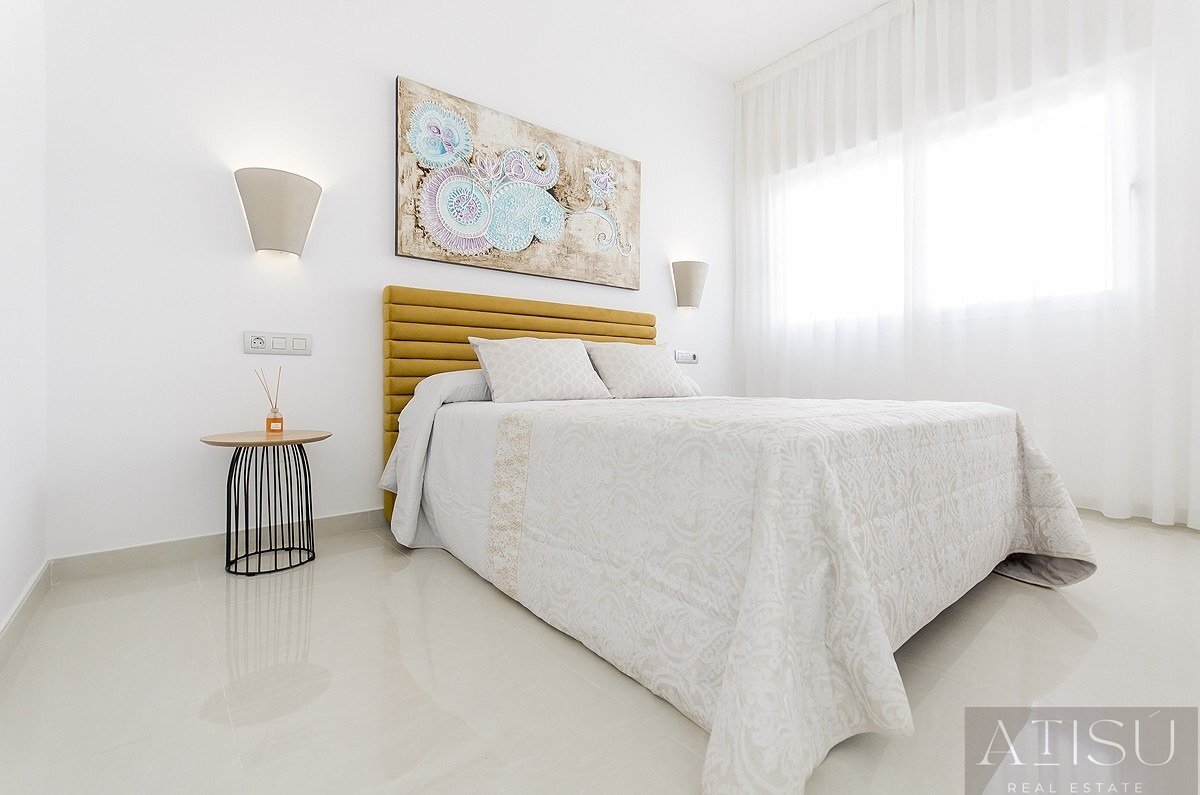 Venta de villa en Los Montesinos