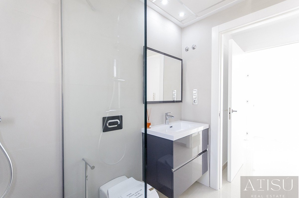 Venta de villa en Los Montesinos