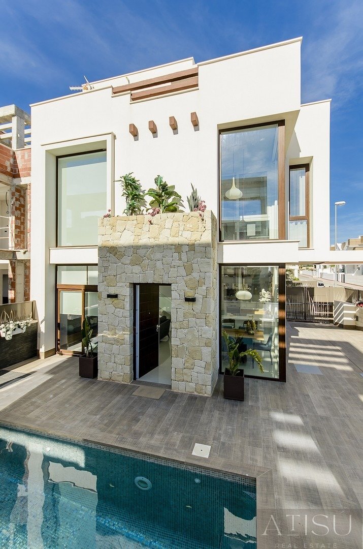 Venta de villa en Los Montesinos