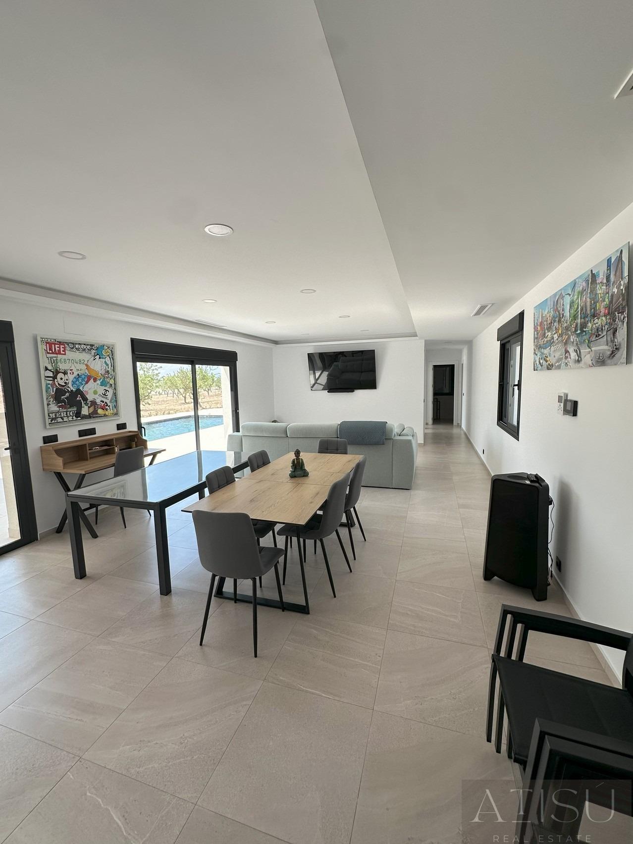 Venta de villa en Pinoso