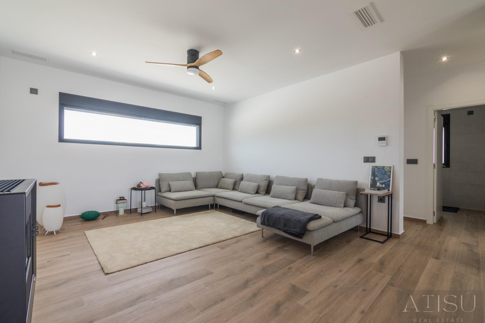 For sale of villa in Pinoso