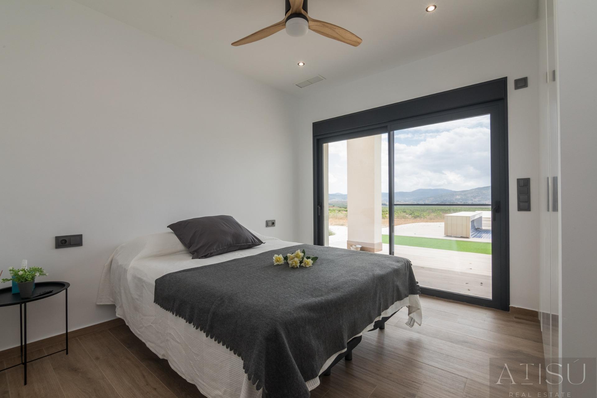 For sale of villa in Pinoso