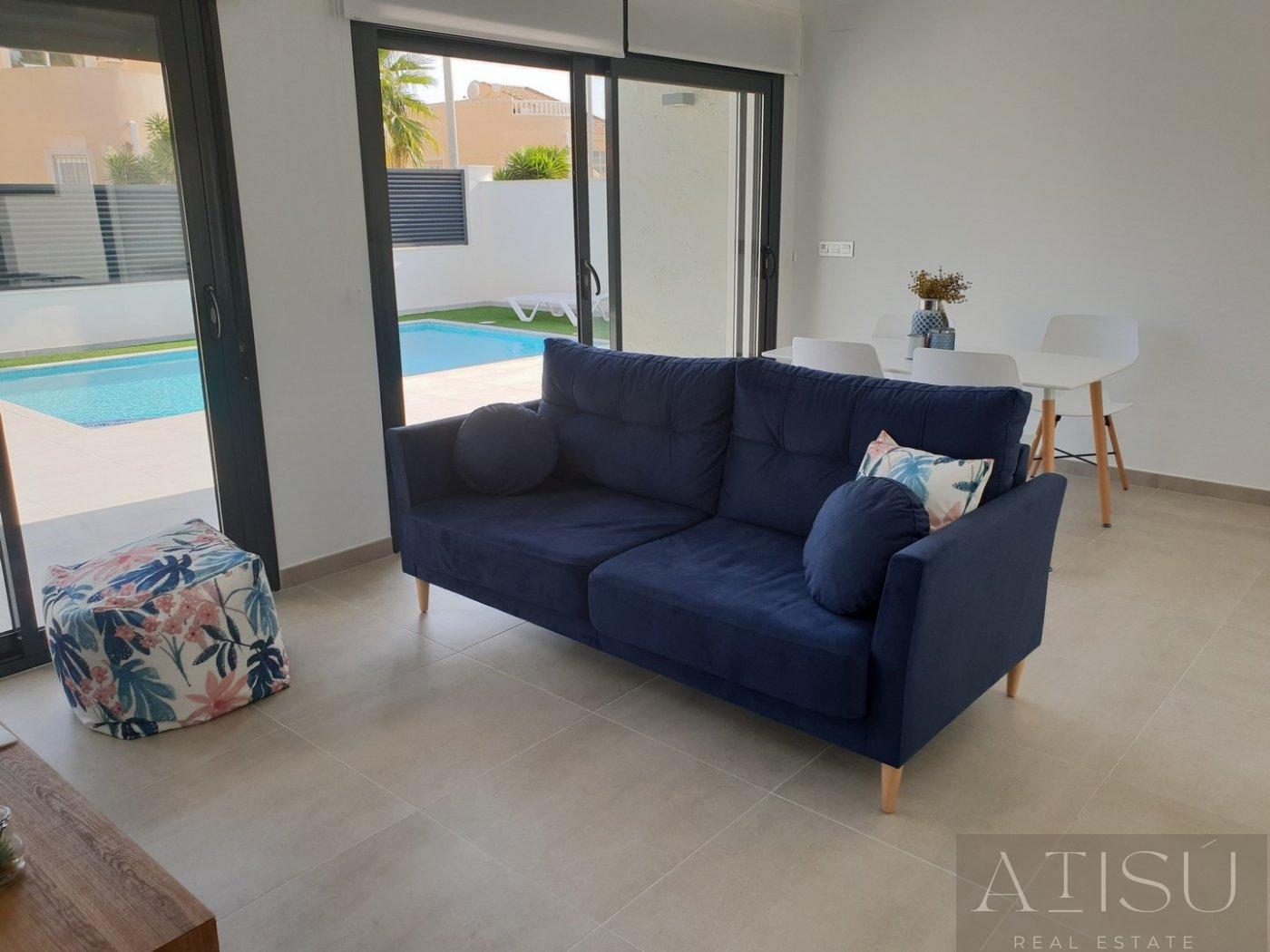 Venta de villa en Pilar de la horadada