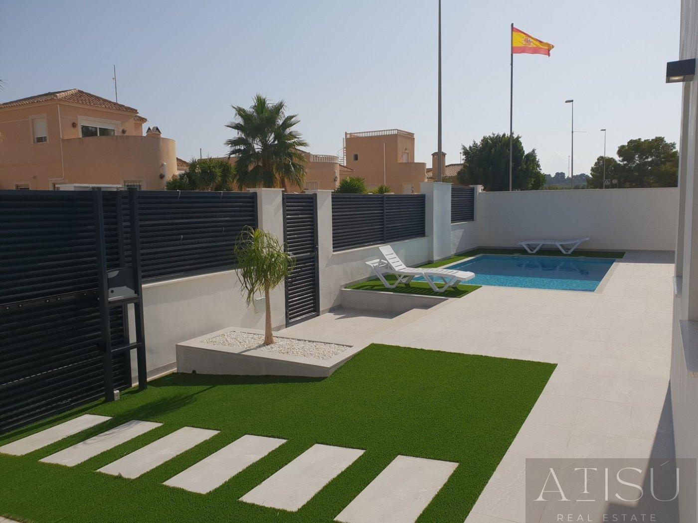 Venta de villa en Pilar de la horadada