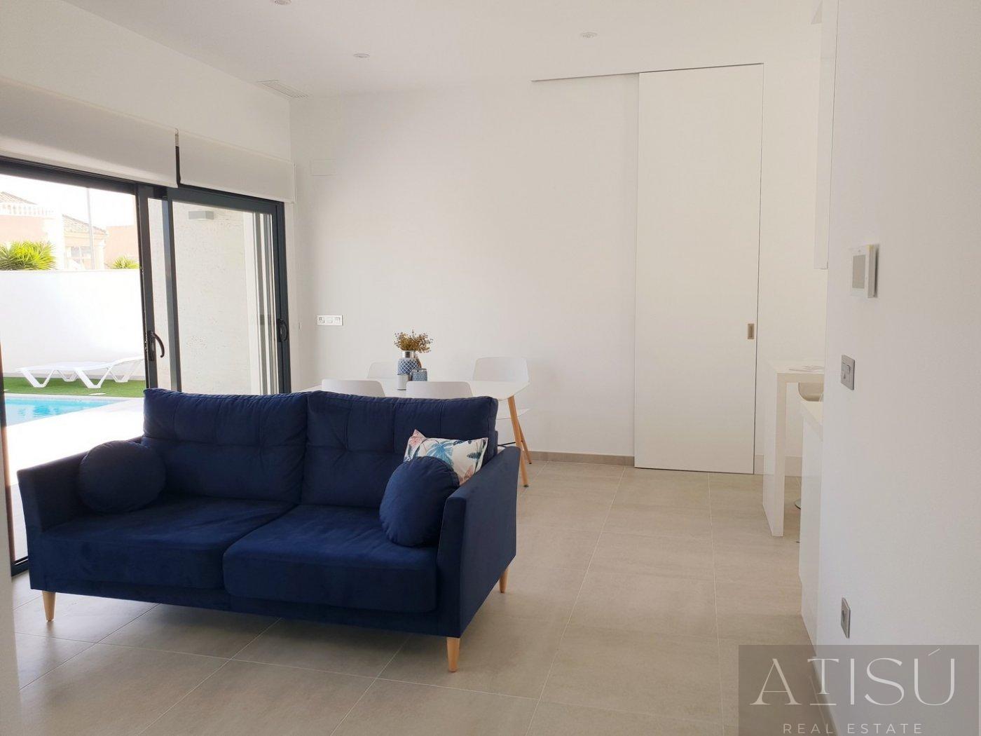 Venta de villa en Pilar de la horadada
