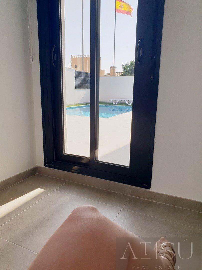 Venta de villa en Pilar de la horadada